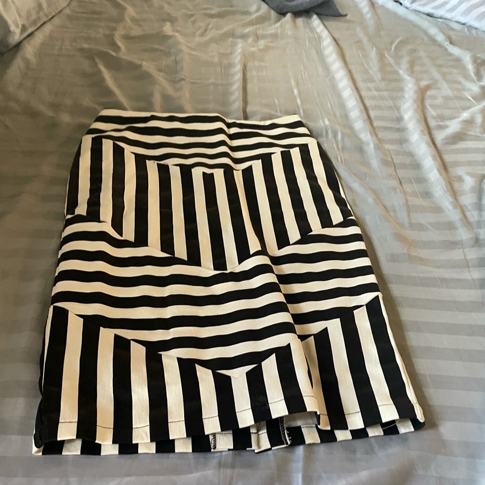 VENUS - Size 6 - Black/White - Worn once